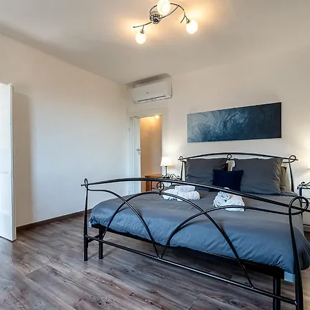 The Window On The Lake, Free Parking