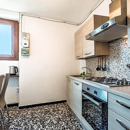 The Window On The Lake, Free Parking