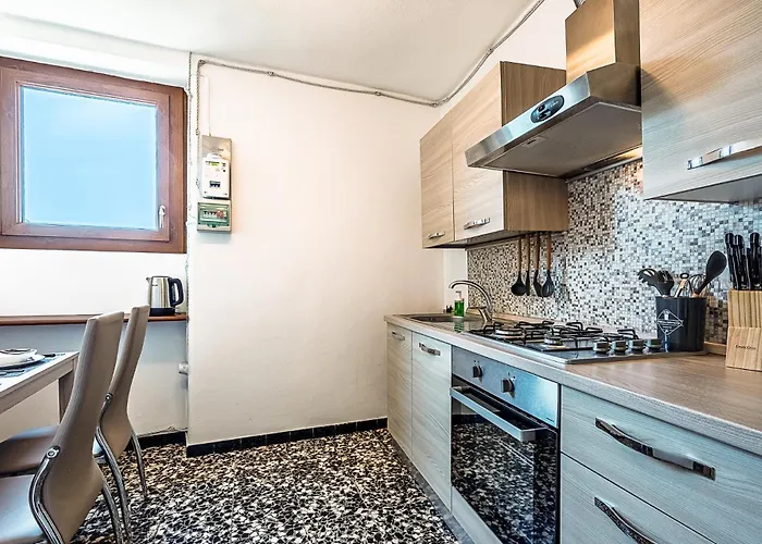 The Window On The Lake, Free Parking