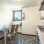 Апартаменты The Window On The Lake, Free Parking