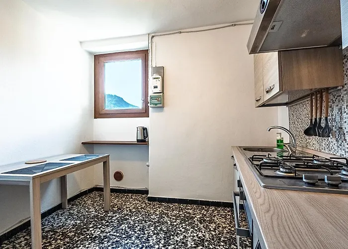 The Window On The Lake, Free Parking *