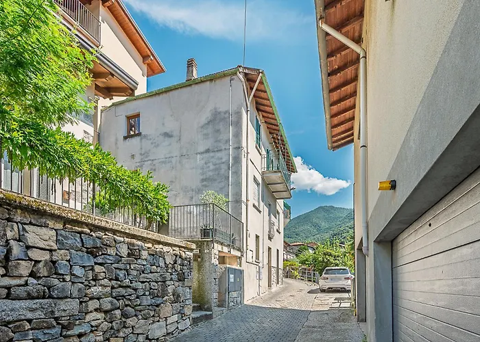 The Window On The Lake, Free Parking Apartment Nesso